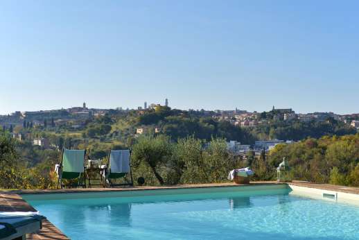 Santa Dieci | 5 Bed Luxury Villa with Pool | Siena Santa Dieci - Pool and view!