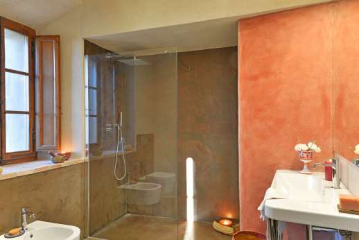 Santa Dieci - Wonderful large shower.