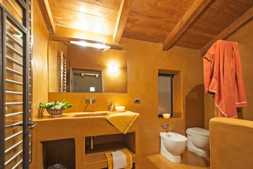 Santa Dieci - Guest house bathroom.