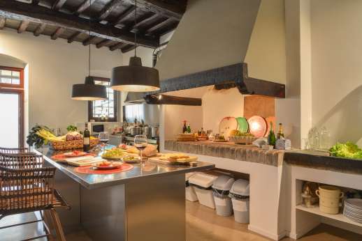 Tenuta Almabrada - Middle level large fully-equipped kitchen