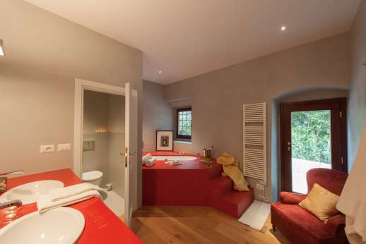 Tenuta Almabrada - en suite bathroom.