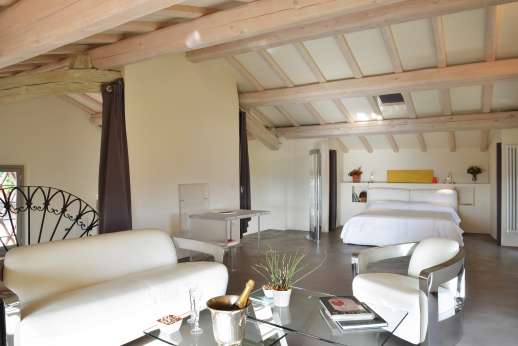 Tenuta Almabrada - Guesthouse bedroom and sitting room