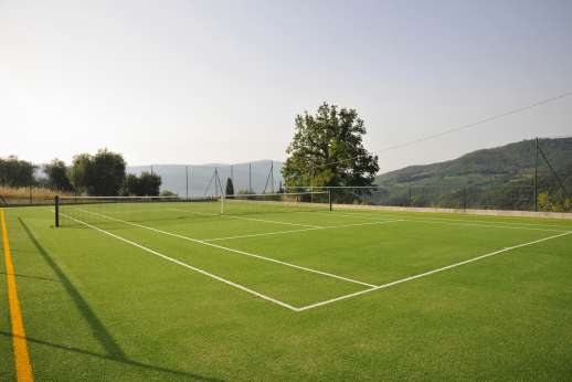 The Estate Of Petroio - The Estate's astro-turf tennis court.