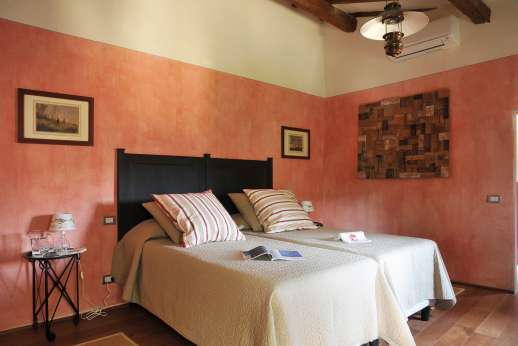 The Estate Of Petroio - Air-conditioned twin bedroom (convertible to double) on the first floor of the guest house of Il Borgo di Petroio with an ensuite bathroom.