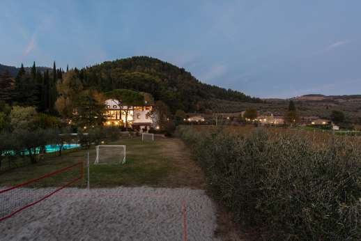 The Estate of Petroio with Staff and Cook - The estate in the evening.