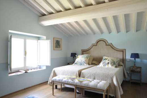 Staffed weddings at The Estate of Petroio - Air-conditioned twin bedroom and with an ensuite bathroom.