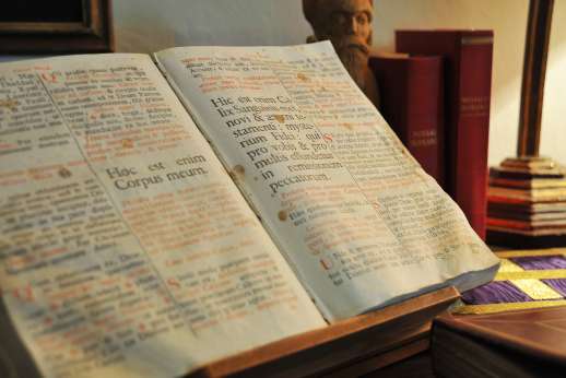 Staffed weddings at The Estate of Petroio - The Chapel is part of the elegant 12th century Villa