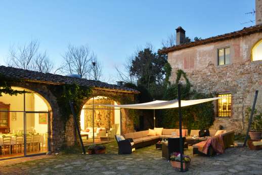 Tizzano - The extensive use of glass gives the feeling of open-planned spaces in the Lemon House.
