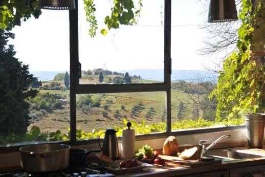 Tizzano - Feel at home in this private and sublimely pretty setting.