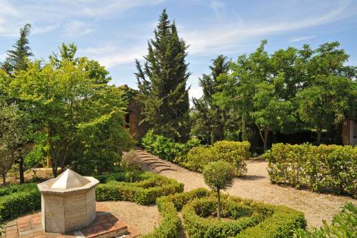 Val Ferrone - A wonderful well maintained Italian garden.