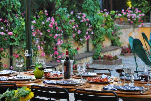 Vecchia Fattoria - The courtyard furnished for dining al fresco.