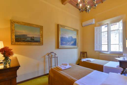 Vecchia Fattoria - Lovely artwork decorating the twin room