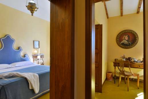Vecchia Fattoria - Hall area leading through to the bedroom and sitting room