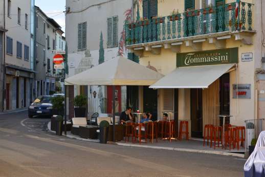 Vecchia Fattoria - Bettolle, with convenient shops and several good small restaurants.