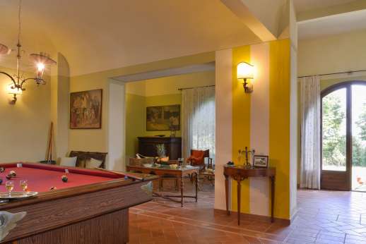 Villa Astori - Spacious sitting room with Internet access point.