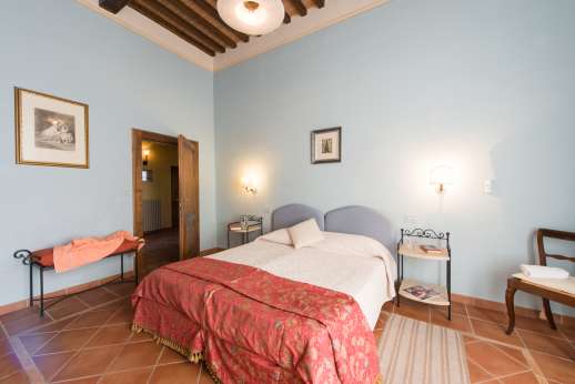 Villa Astori - Air conditioned double bedroom with en suite bathroom.