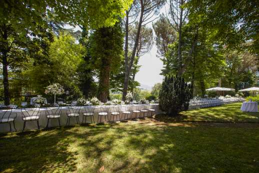 Weddings at Villa Atena - Another dining arrangement in the garden