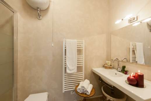 Weddings at Villa Atena - The en-suite bathroom
