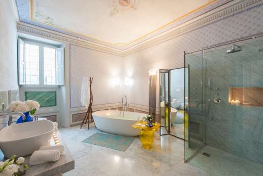 Villa Caprolo - An en suite bathroom.