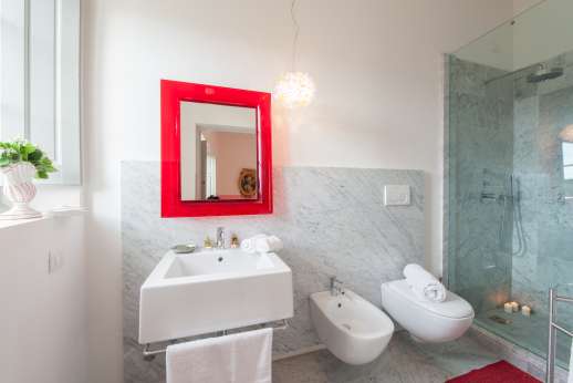 Villa Caprolo - Ground floor twin bedroom bathroom
