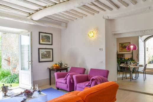 Villa Caprolo - Another view of the sitting room leading through to the Kitchen in the Independent suite (x20 option only)