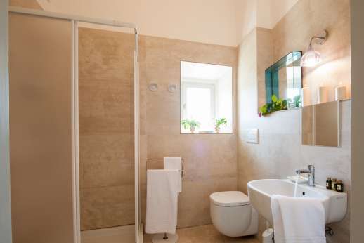 Villa Caprolo - Independent suite bathroom with bath. (x20 option only)