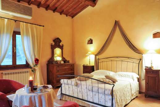 Villa D'Elsa - Air conditioned double bedroom.
