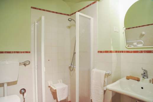 Villa D'Elsa - One of the shared bathrooms.