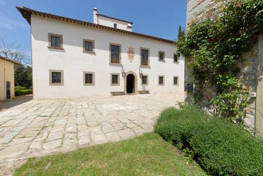 Villa Di Masseto - Side view of the villa, with the original coat of arms of the Guadagni family.