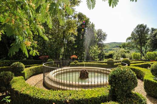 Villa Di Masseto - Magnificent 16C villa in the hills  near Florence. Beautiful contemporary stylish interiors, private swimming pool, Luxurious bedrooms & ensuite bathrooms.