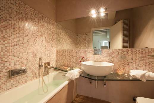 Villa Di Masseto - En suite bathroom