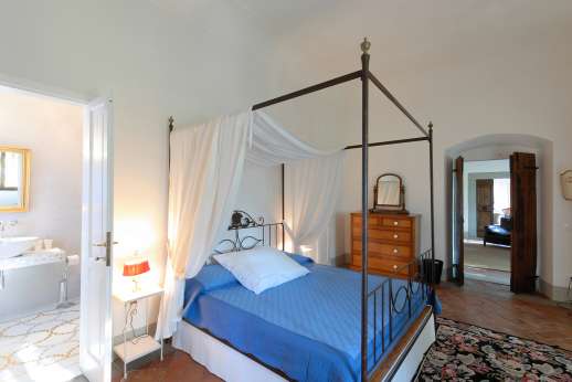 Weddings at Villa Di Masseto - Double bedroom with en suite bathroom, called Rebecca's room.