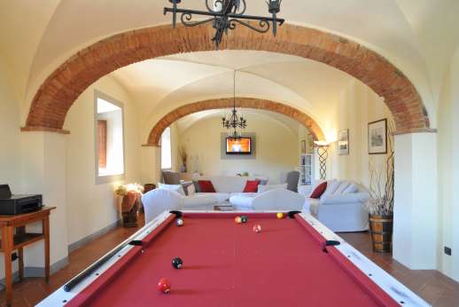 Villa Le Botti - Billiards table in the living room