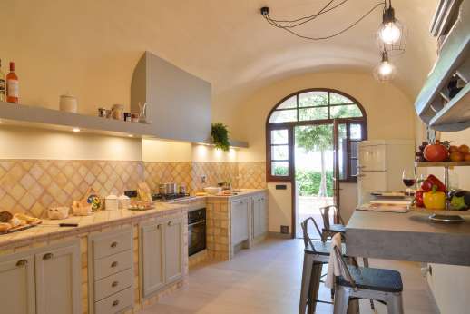 Villa Le Botti - Kitchen leads out to a dining loggia for al fresco meals.