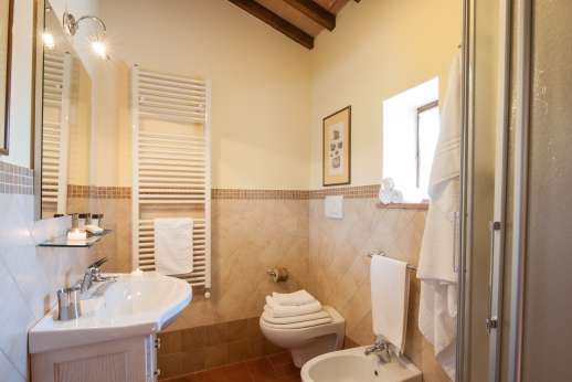 Villa Le Botti - En suite bathroom.