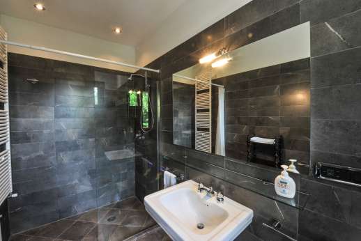Villa Michiel - One of the bathrooms with shower.