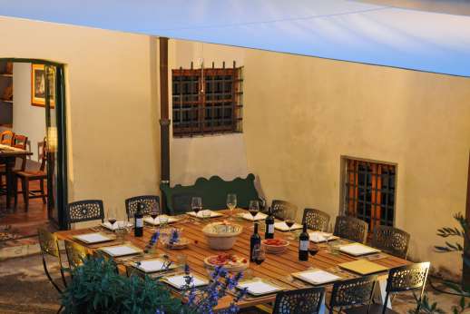 Gugliaie - Enjoy dining outside in the evening