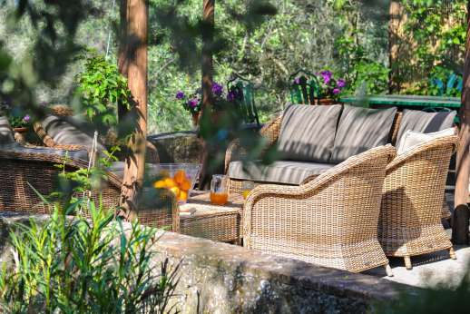 Gugliaie - Seating area shaded by a pergola
