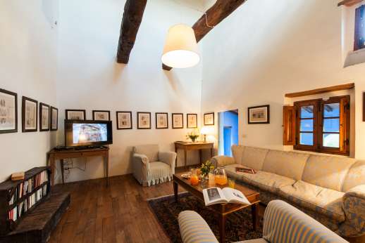 Gugliaie - TV room just off the sitting room