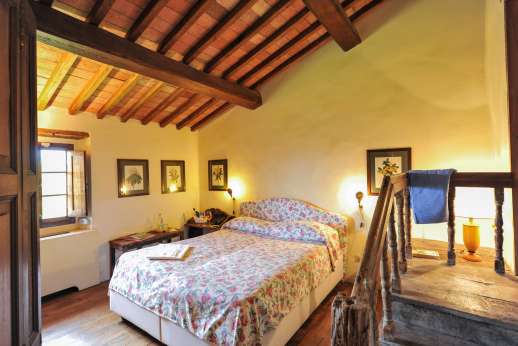Gugliaie - Another view of the twin bedroom.