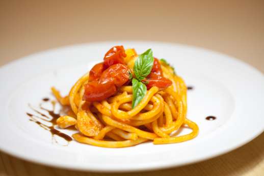 Gugliaie (x 14 people) with Staff and Cook - Or Spaghetti ragu