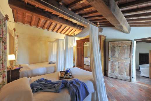 Gugliaie (x 14 people) with Staff and Cook - Another view of the twin bedroom