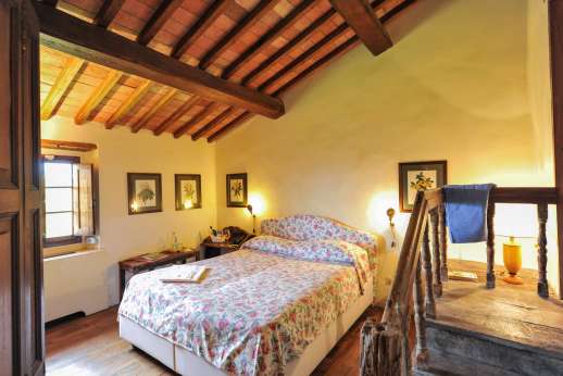 Gugliaie (x 14 people) with Staff and Cook - Another view of the twin bedroom.