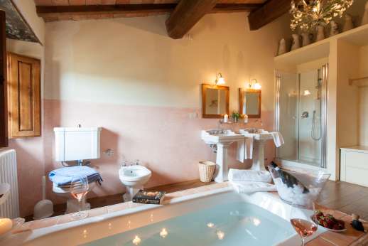 Gugliaie (x 14 people) with Staff and Cook - The en suite bathroom with two wash basins, bath, separate shower