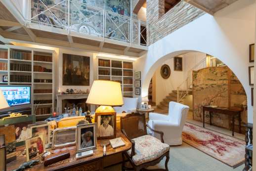 Villa Dasya - Another view of the library.