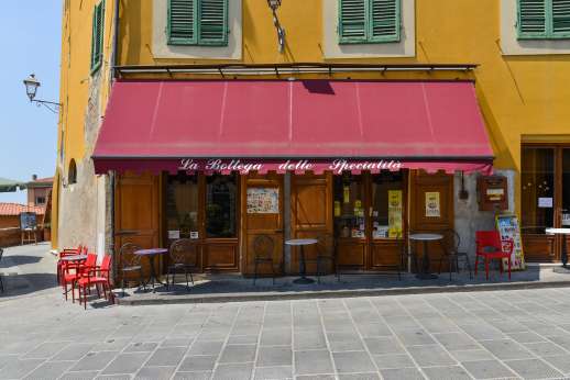 Villa Dasya - Villa Dasya is within a stroll of the centre of Lari, a beautifully kept medieval town with a castle.