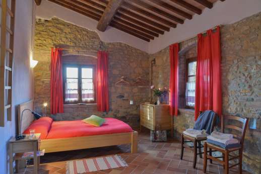 Querciatello - High ceilings, spacious rooms.