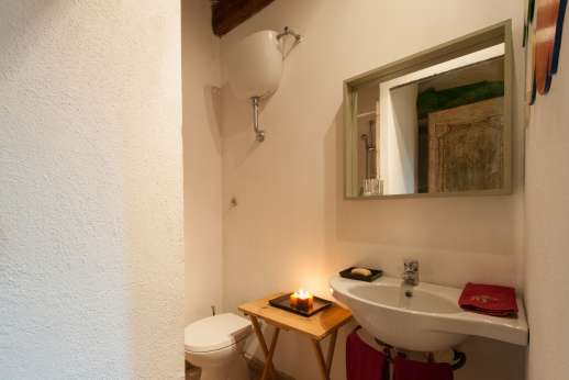 Spini Bianchi - Guesthouse ensuite bathroom with shower