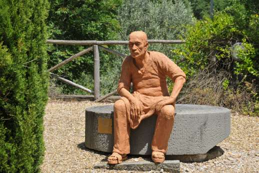 Villa Albizi - A lovely sculpture in the garden