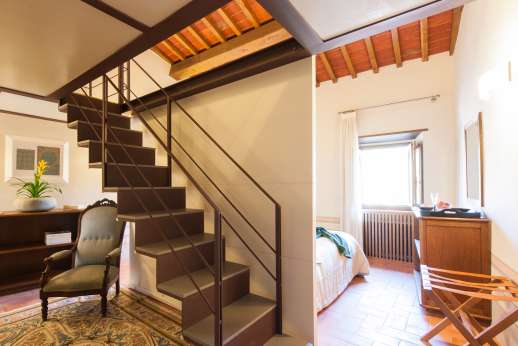 Villa Albizi - The room has stairs up to mezzanine